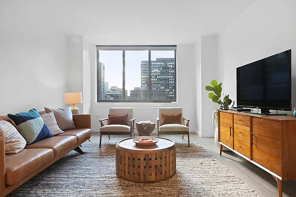 Rented by Greystar | media 25