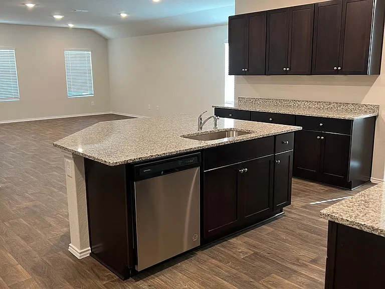 937 Armadillo Dr — Photo 3