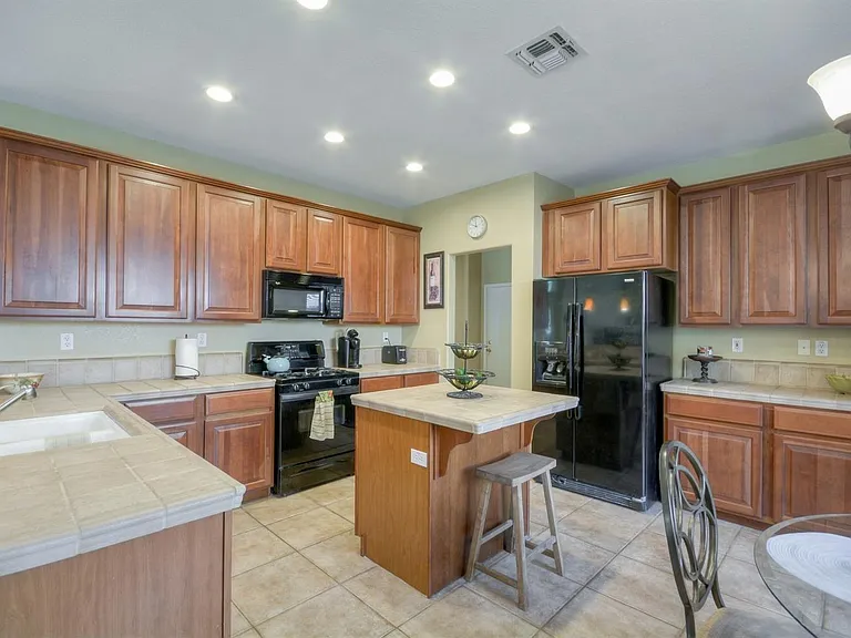 9509 Grasmeer Way — Photo 5