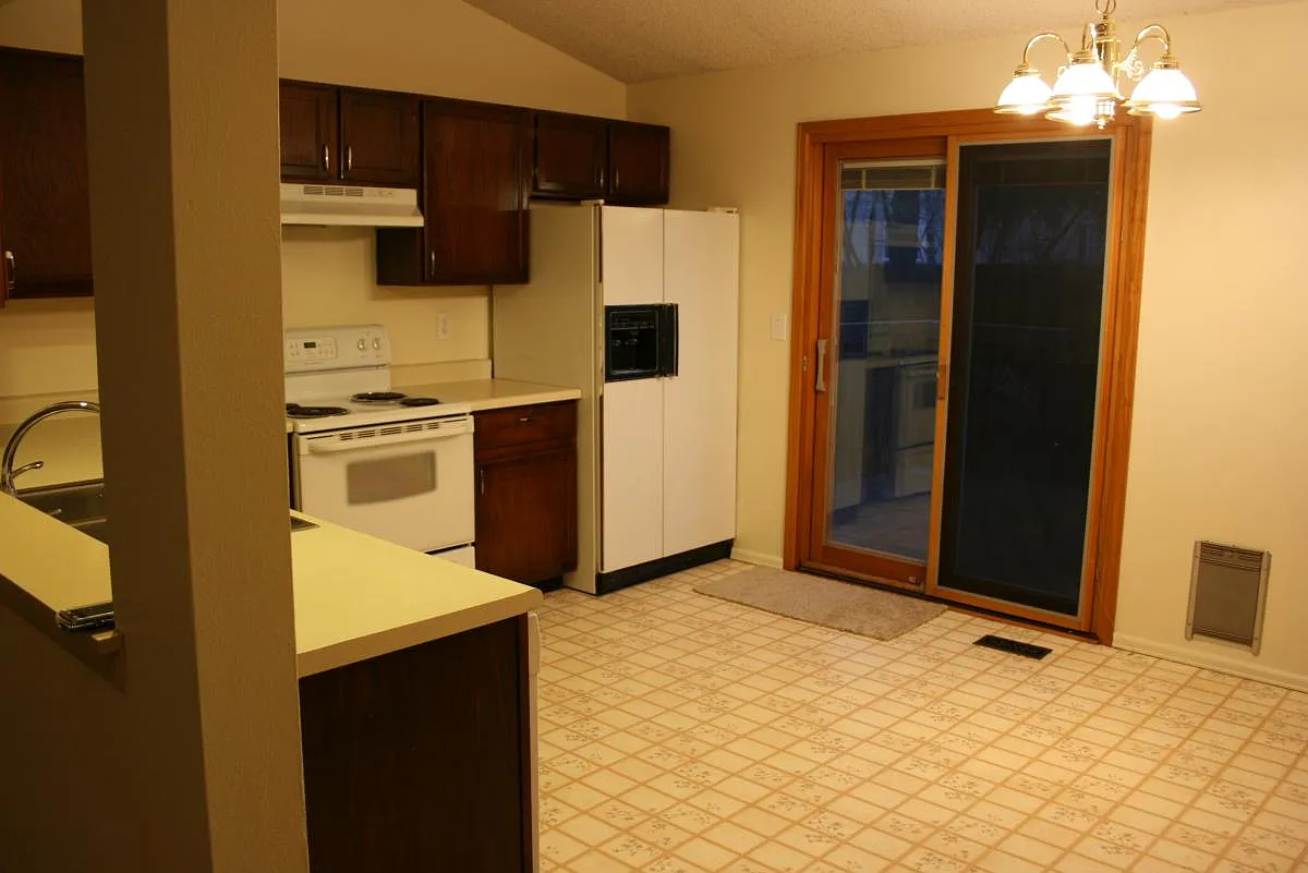 3 bed, 1368 sqft, $2,250 — Photo 3