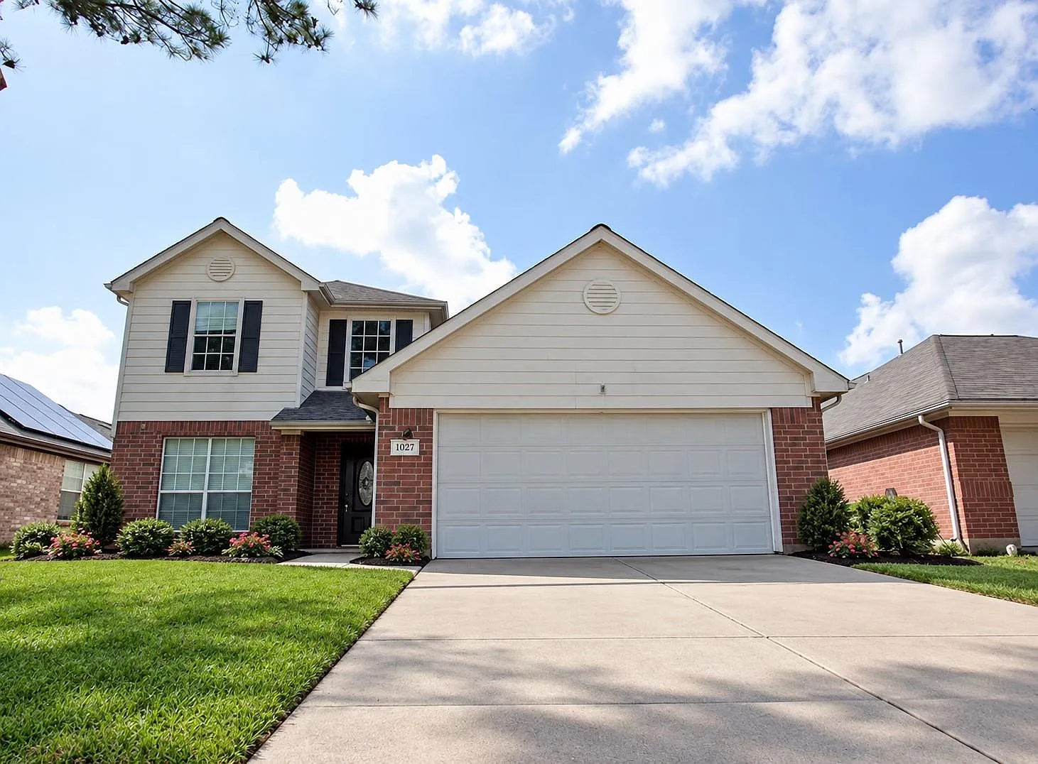 4 bed, 2.5 bath, 2224 sqft, $2,290 — Photo 1