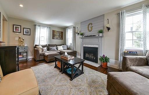4th image of 38 Travis Rd