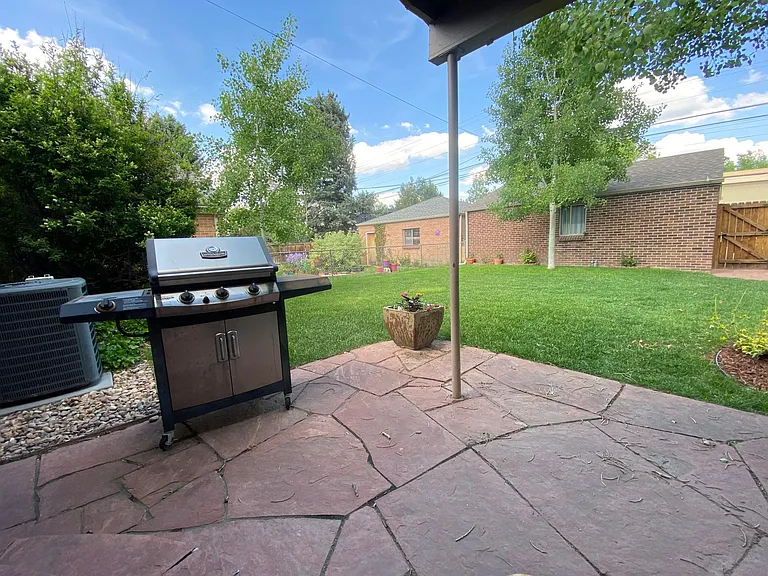 1166 S Jackson St — Photo 31