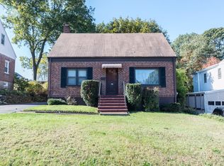 35 Roslyn Ter, Bridgeport, CT 06606