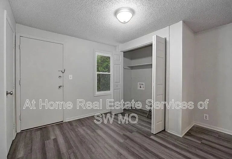 1621 W Lee St — Photo 4
