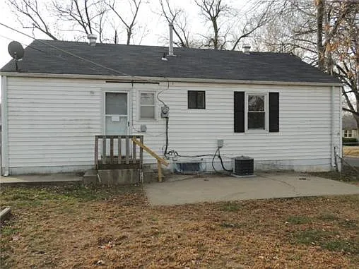 Building Photo - 3600 NE 54th Ter