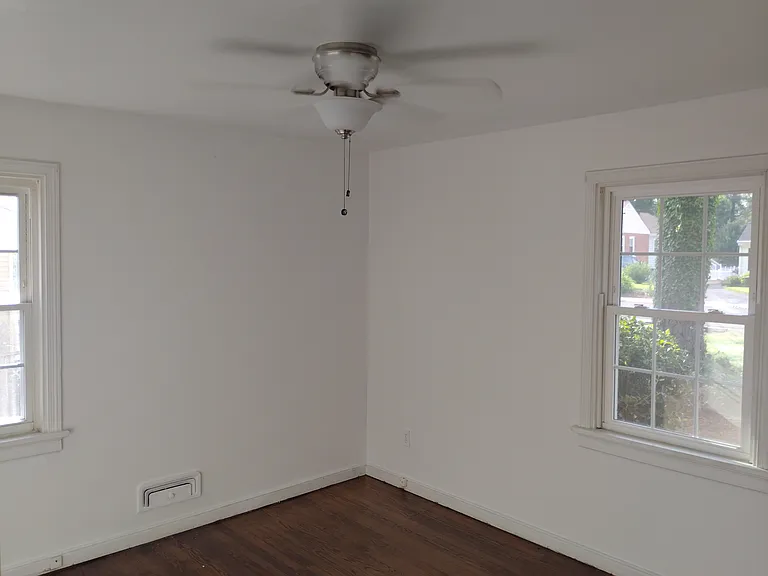 9013 Sparrow Dr — Photo 10