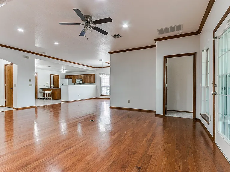 6439 Masons Dr — Photo 39