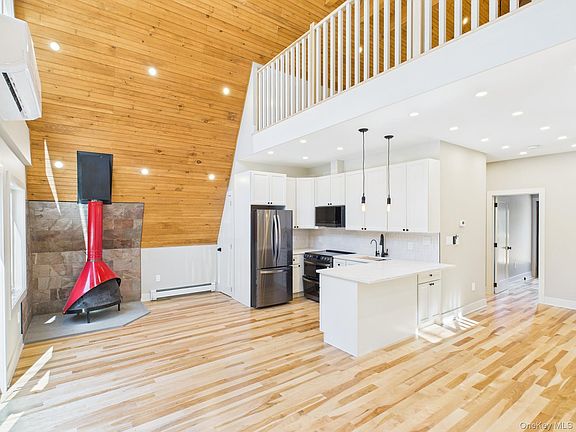 5th image of 343 Dahlia Road