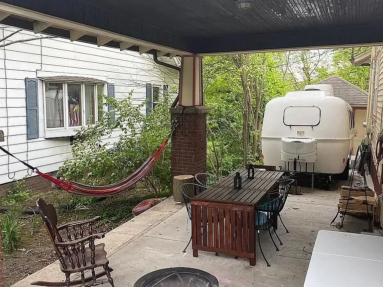 209 E Lutz Ave — Photo 17