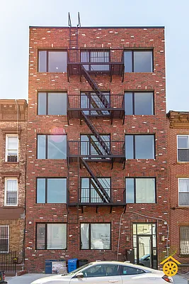 Rented by Reubel Group LLC | media 28