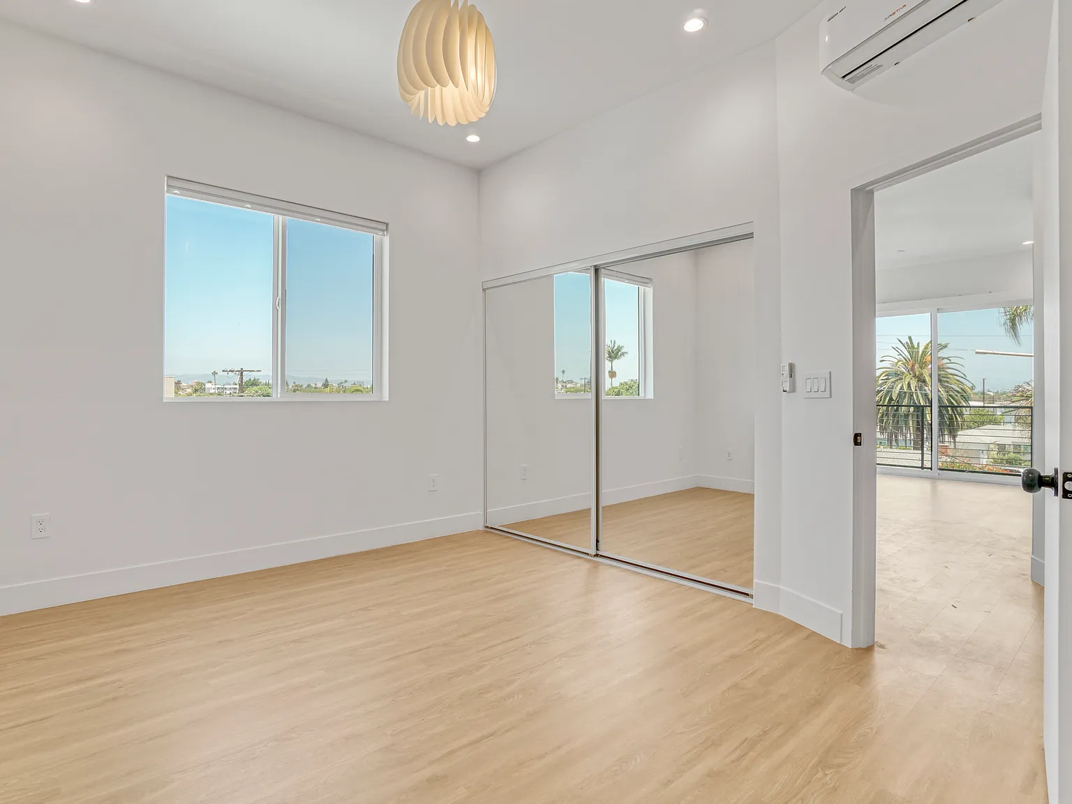 1 bed, 800 sqft, $2,200 — Photo 2