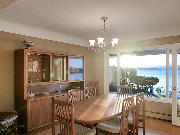 3rd image of 2543 Shoreacres Rd