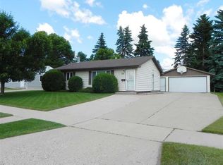 712 19th Ave SW, Minot, ND 58701