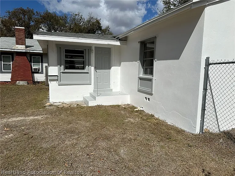 228 Magnolia Ave — Photo 3