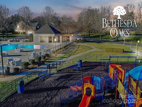 4th image of 3427 Laurel Oak Ln