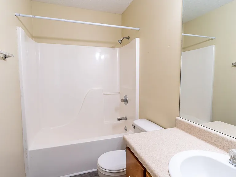 414 Madison Ave NW — Photo 6