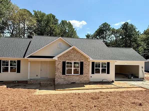 108 Barberry Ct, West End, NC 27376
