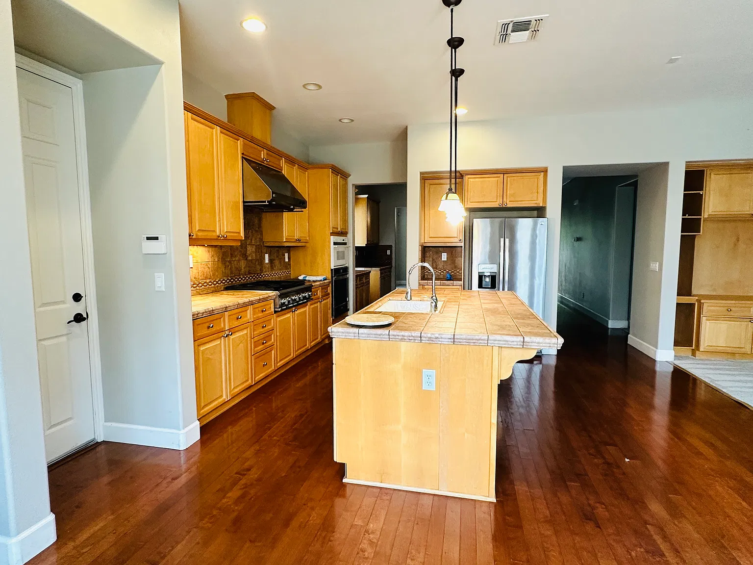 4 bed, 2.5 bath, 2902 sqft, $3,450 — Photo 2