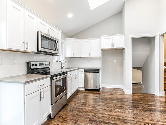 4th image of 23 Margaret Dr