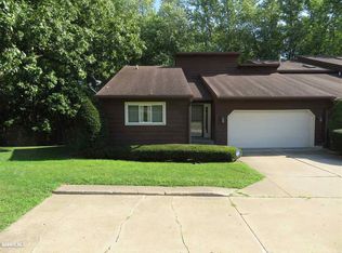 2901 Brookview Dr, Freeport, IL 61032