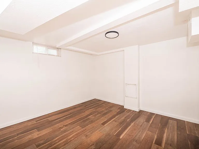 889 N 900 W — Photo 15