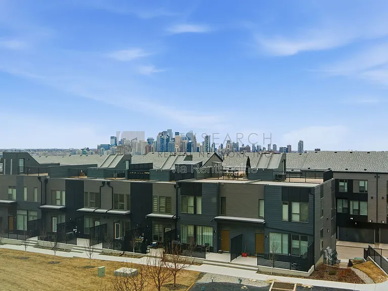 244 Sovereign Cres SW #1 — Photo 34