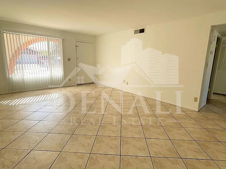 4746 W Aster Dr — Photo 2