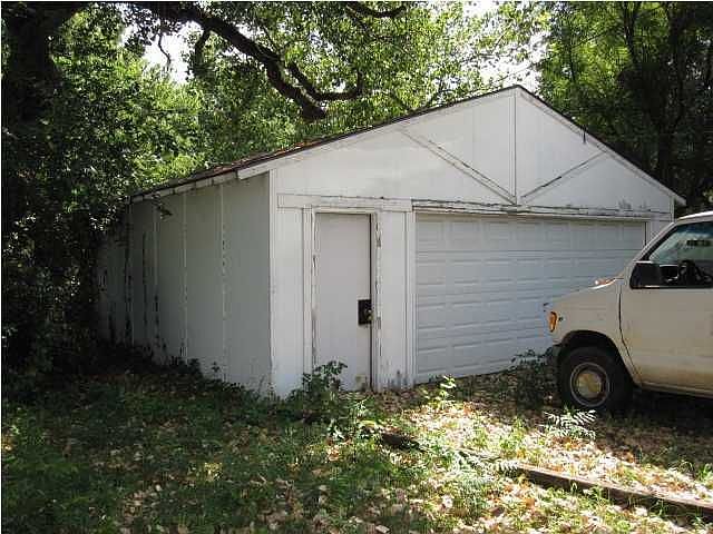 2nd image of 3325 E Grandview Ter