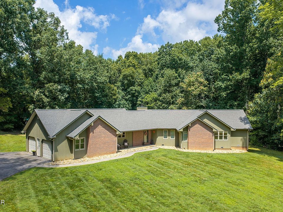 1st image of 2082 Ridgewood Dr