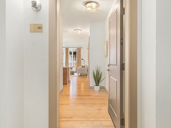 3rd image of 1840 25th Avenue NE #311
