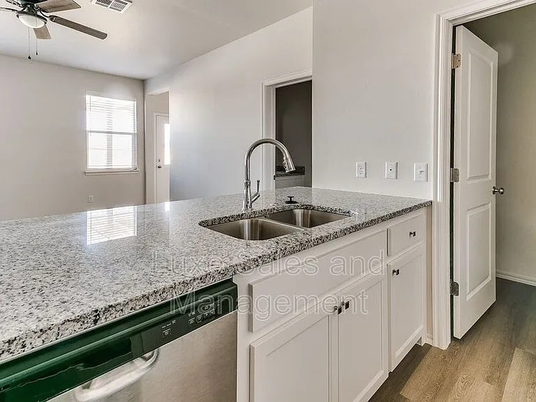 10530 Utica Dr — Photo 16