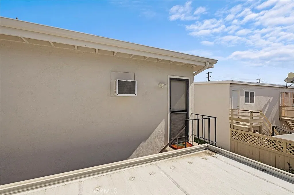 Studio, 400 sqft, $2,000 — Photo 3