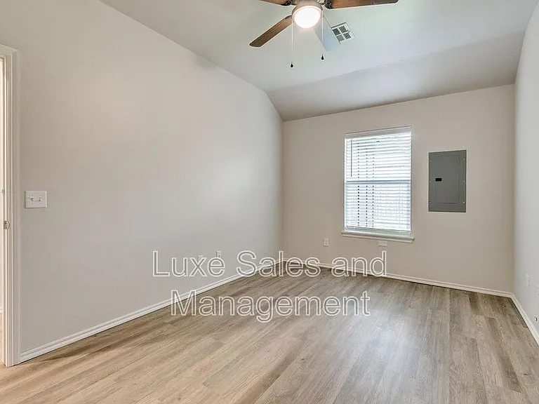 8012 NW 105th Ter — Photo 22