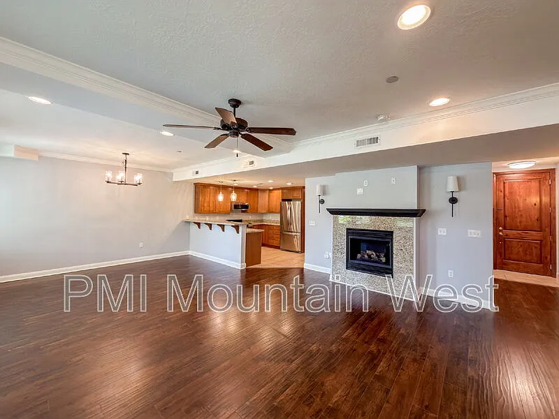 2 bed, 2.5 bath, 1730 sqft, $2,295 — Photo 3