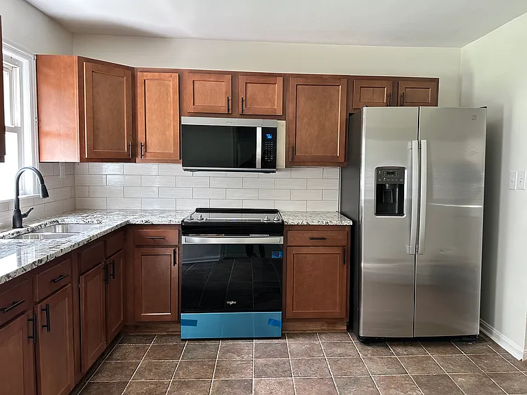 2426 Runway Ave — Photo 10