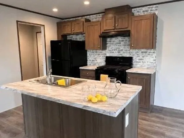 1501 Old State Rd #122, Mattoon, IL 61938