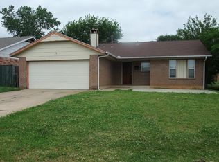 1013 NW 22nd St, Moore, OK 73160