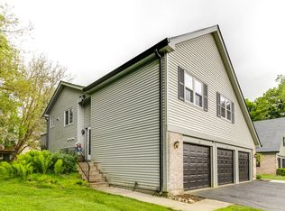 40 Linden Ct, Cary, IL 60013