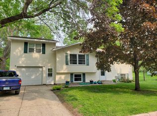 708 8th St NW, Willmar, MN 56201