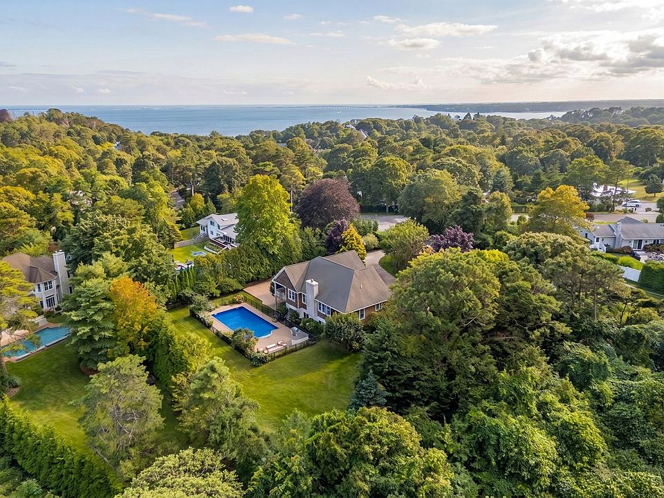 1st image of 10 Peconic View Ct
