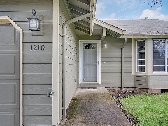 5th image of 1210 NE 163rd Ct