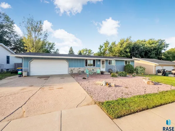 501 E 15th St, Dell Rapids, SD 57022