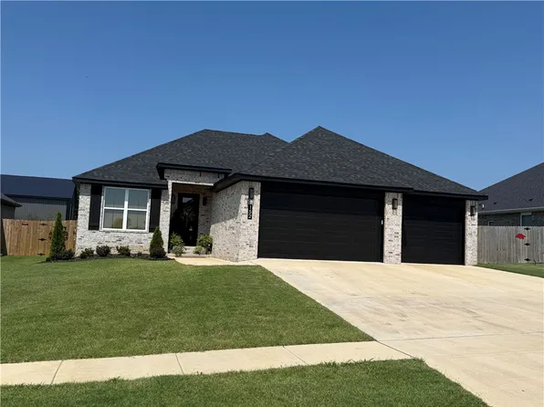 152 Nebo St, Prairie Grove, AR 72753