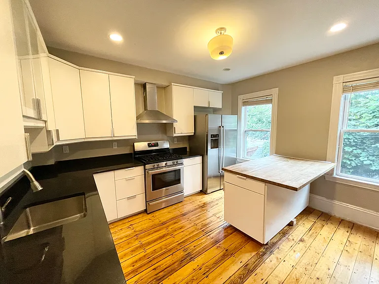 51 Greenwich St — Photo 2