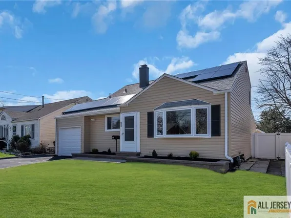 95 McKinley Ave, Colonia, NJ 07067