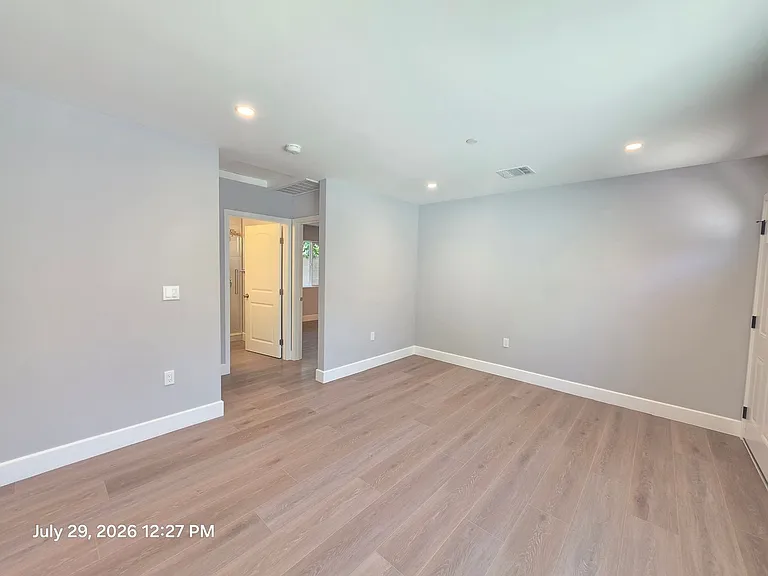8154 Potter Ave — Photo 10