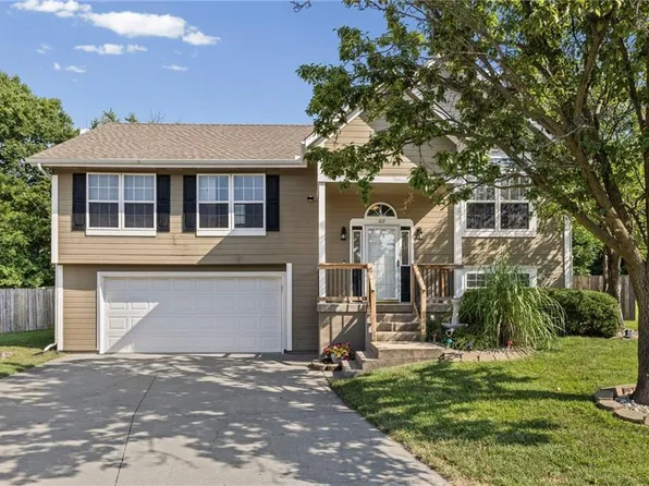 1109 NW Creek Side Ct, Blue Springs, MO 64015