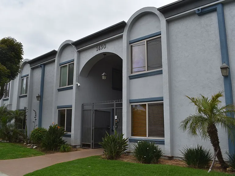 1450 Iris Ave #4 — Photo 1