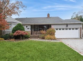 76 Buckminster Rd, Rockville Centre, NY 11570
